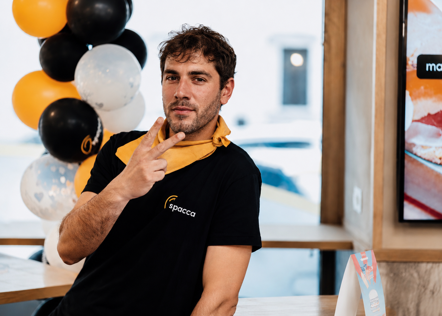 Fondatore Spacca con maglia brand